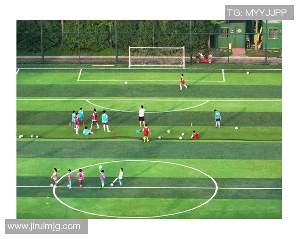 足球明星笔记本:记录绿茵场上的传奇瞬间与心路历程